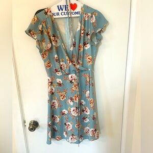 Design lab size medium midi tie waist blue floral adorable dress